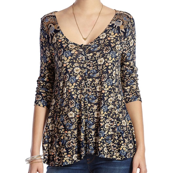 Lucky Brand Tops - Lucky Brand Floral Border top
